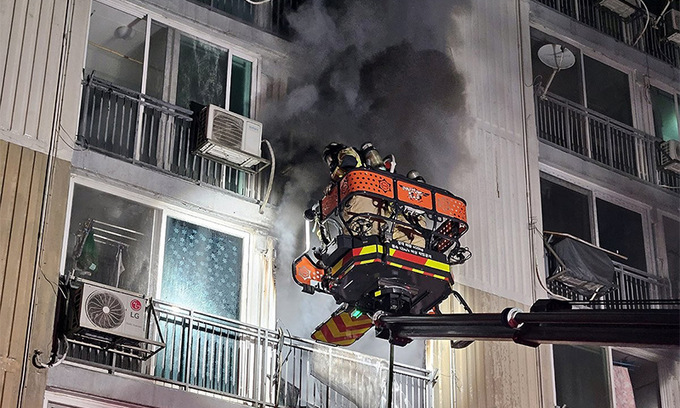 익산 아파트에서 불 나 주민 긴급 대피…10여 명은 119에 구조돼