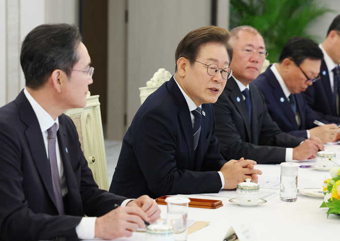 취임 9일 만에 재계 만난 李<br>“유연한 통상정책으로 위기 총력대응”