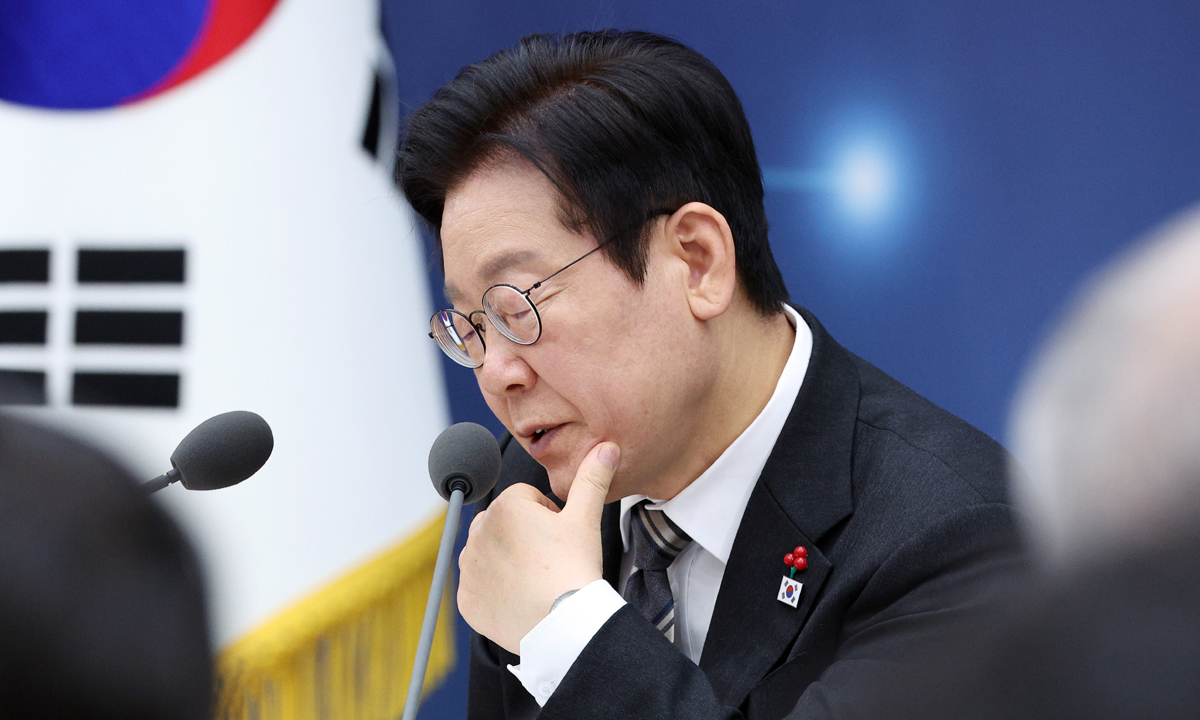 교원 정치기본권 약속했던 이재명 “전 동의하지만… 입법은 국민 납득해야”