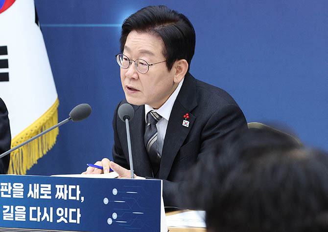 &${esc.h}34;임기 3년차가 아는 게 없다&${esc.h}34;<BR>李대통령, 인천공항공사 사장 질타