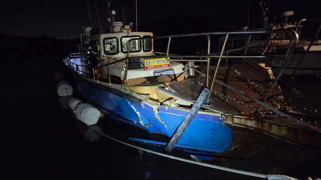 부산 다대포서 낚시꾼 8명 태운 낚싯배 갯바위와 충돌...6명 다쳐 