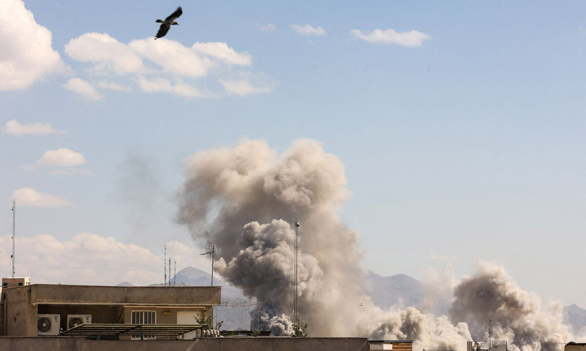 하메네이 사살 뒤 드론·미사일 빗발… 중동 전역 사이렌 [박수찬의 軍]
