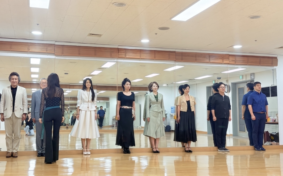 “어머님이시라고요?!” 런웨이 접수한 60대의 반전 일상 [요즘으른들]