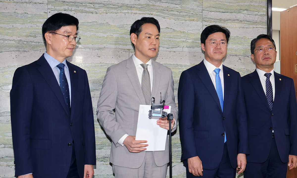 與, 檢 보완수사요구에 경찰 준수 의무화 추진 [與 ‘보완수사권 폐지’ 강행]